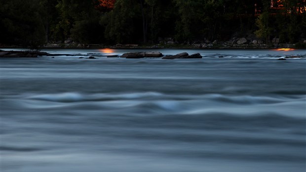 « Le Richelieu, en soirée. », par Denis Provencher